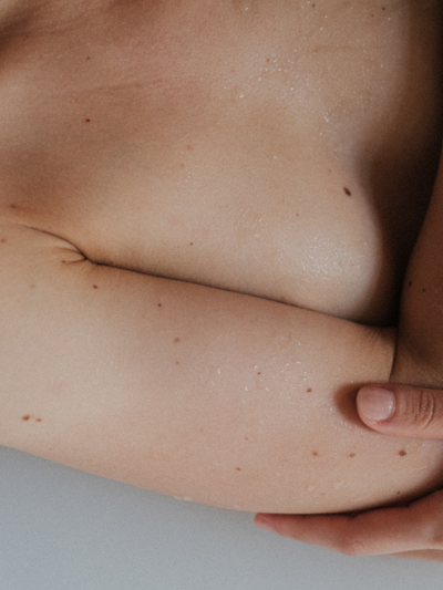 Hormone und unsere Haut: Wie verändert sich die Haut während des Menstruationszyklus?